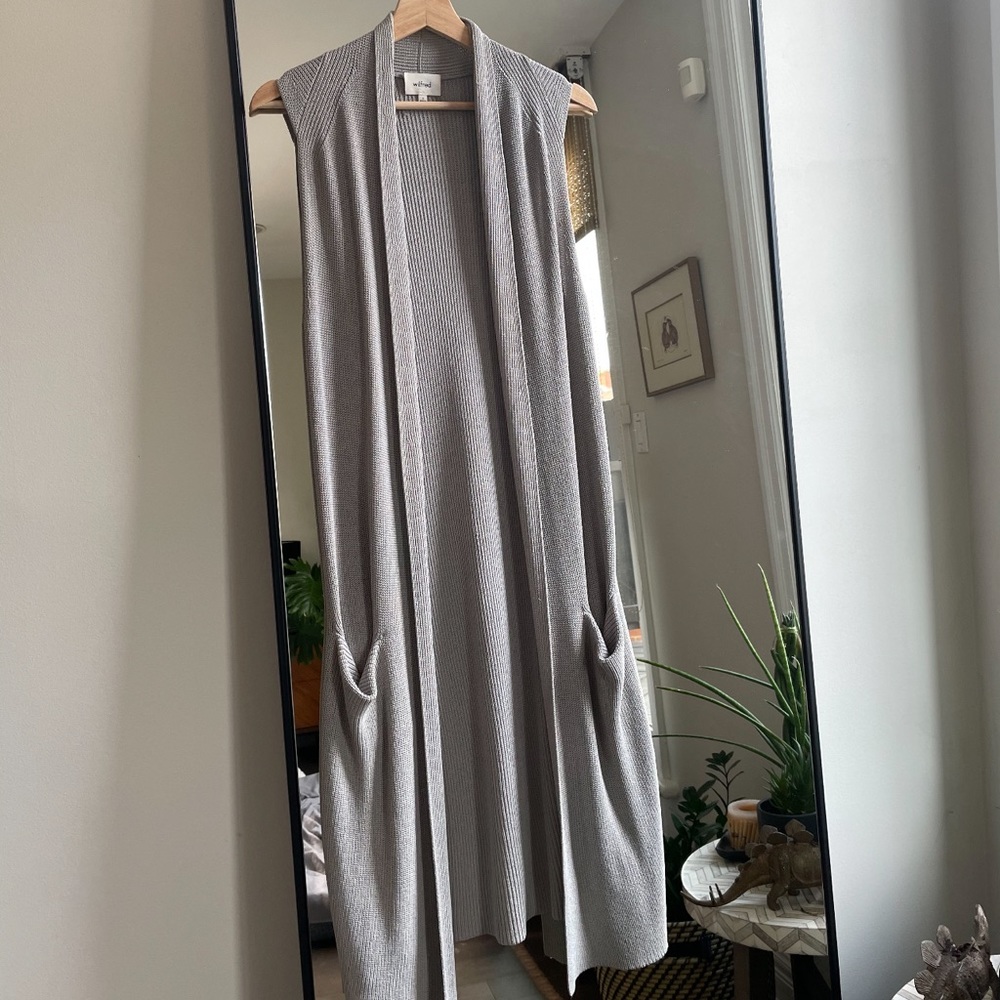 Aritzia Long Sleeveless Knit Cardigan in Light Gray